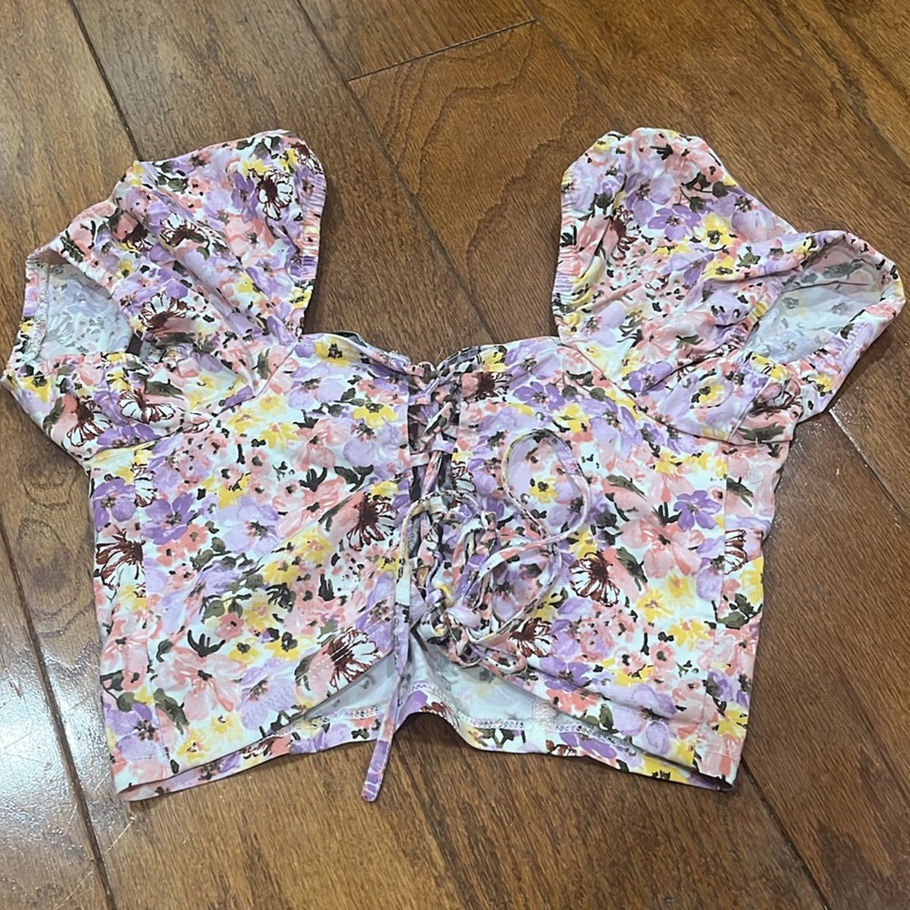 Spring Floral Crop Top - Picture 2 of 3